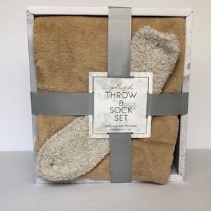 Cream Plush Throw & Sock Gift Set
